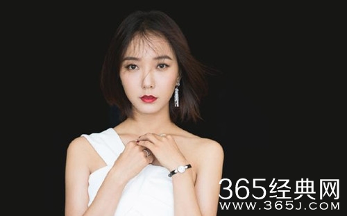 王珞丹红毯被求婚 吓的连连后退 一直弯腰鞠躬感谢