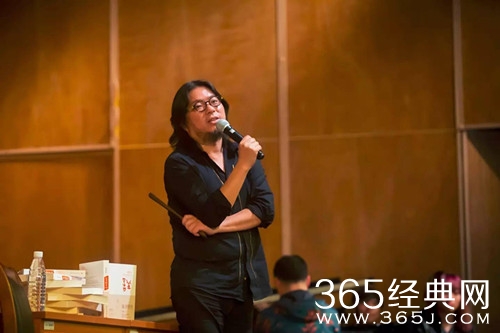 高晓松晒拔智齿照 遭丁香医生调侃：拔牙不会让脸变小