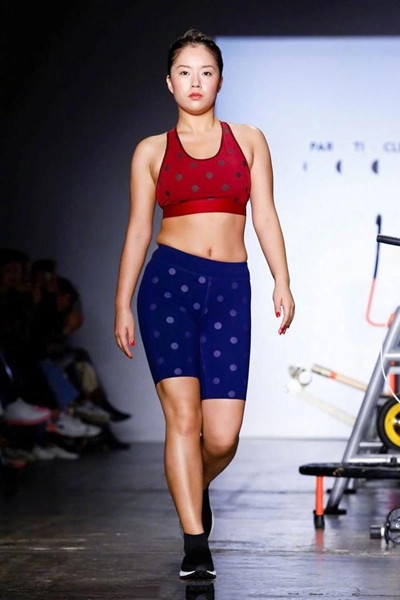 王菊回应纽约时装周T台走秀：没化眼妆的是妹妹