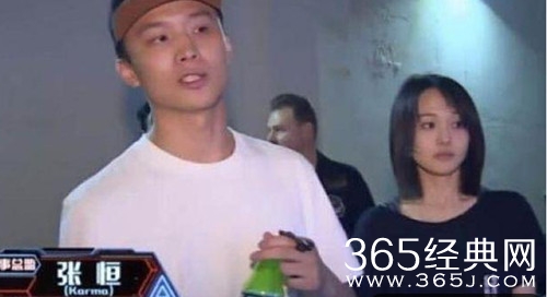 网友日本偶遇郑爽张恒 两人的举动十分恩爱甜蜜