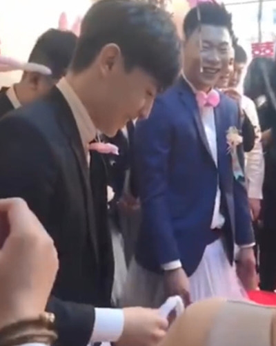 邓伦当伴郎 穿粉裙戴兔耳朵 偶像包袱全无