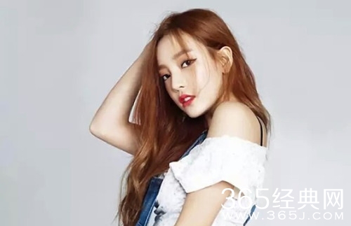 具荷拉男友称验伤单是假的 否认殴打女方