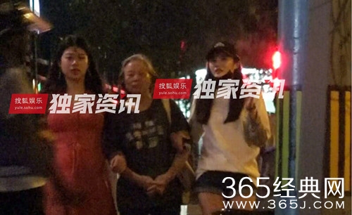 李光洁新恋情疑曝光 女方搀扶其妈妈 非常融洽
