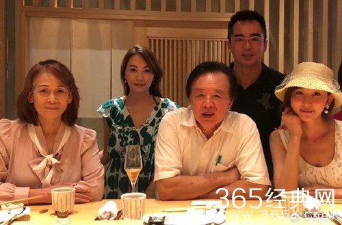 林志玲中秋晒全家福 一家团聚其乐融融