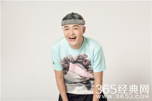 包贝尔买成盗版张艺兴专辑 本人：傻子买错了