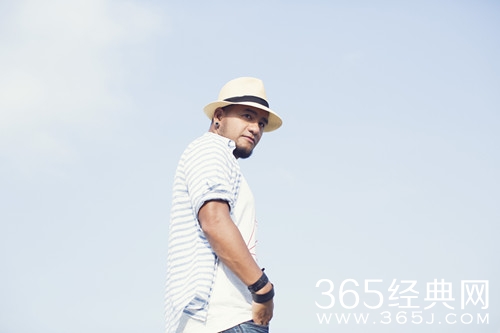 张震岳首晒儿子侧面照 儿子名字非常诗意