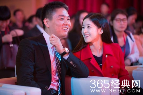 疑似章泽天朋友圈曝光 一家三口握着月饼