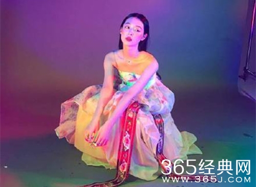 雪莉穿改良韩服被狠批 网友要求其“改邪归正”