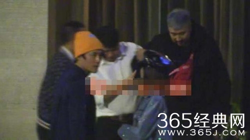 杜淳疑似有新恋情 与神秘女子K歌后同回住处