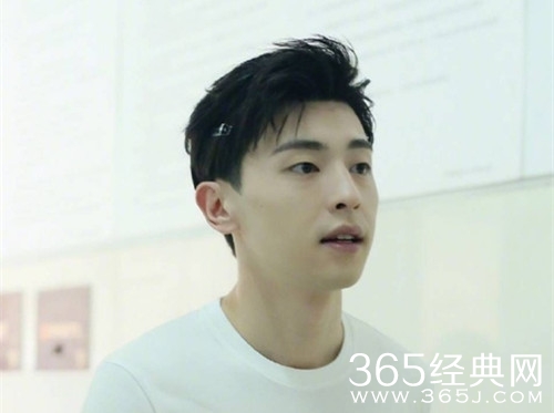 邓伦参与明星大侦探4录制 小发卡强行吸睛 十分可爱