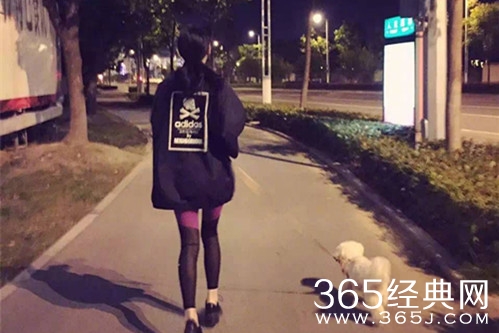 张馨予发文悼念去世爱犬 坦言不知如何面对失去它后的日子