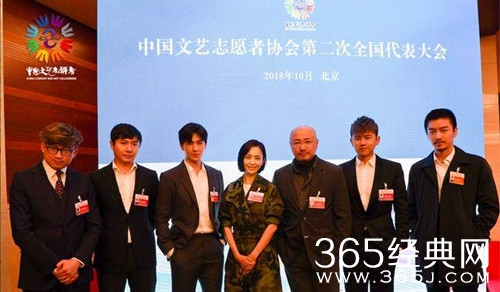 徐峥沈腾合影 网友：明明很严肃的事情，但就是很想笑