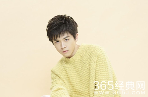 武艺恋情疑曝光 与神秘女子甜蜜拥吻 疑似同居