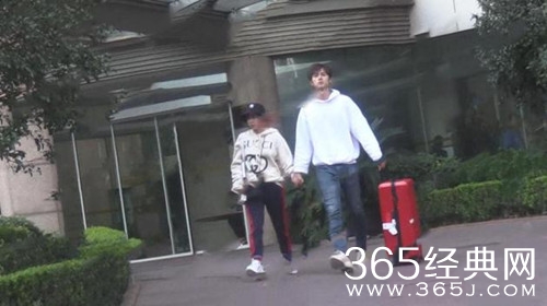 阚清子疑似有新恋情 男子是谢彬彬 曾参加13年快男