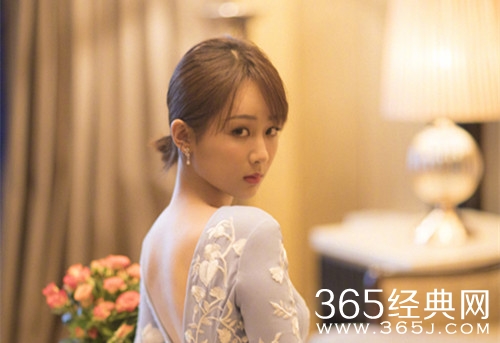 杨紫回应金鹰节 晒与阚清子合影 两人关系大揭秘