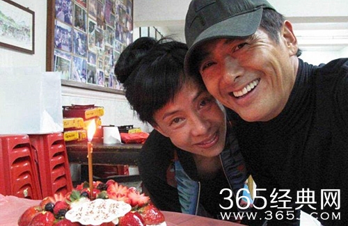 周润发计划捐献全部财产 每月仅花费800美元