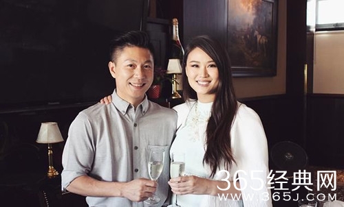 李小鹏晒合照为妻子庆生 羡慕这么多年还这么甜蜜