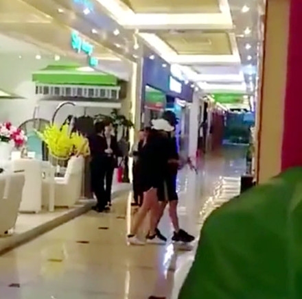 张馨予被疑有孕 工作人员：只是衣着宽松