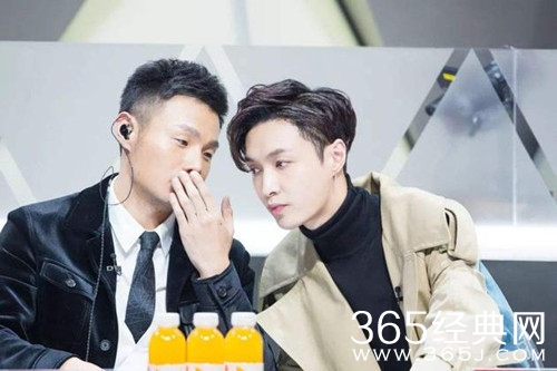 李荣浩张艺兴要狗你这个梗 承包了今日份笑点