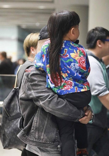 郭德纲小儿子现身 网友：不是一家人不进一家门