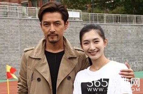 江疏影首谈胡歌 眼眶带泪 表示受邀会参加婚礼