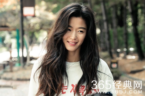 全智贤一家游美国 大儿子首曝光 名叫初三