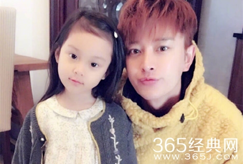 贾乃亮为甜馨庆生  晒童年对比照 十分相似
