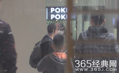 邓超孙俪一家四口外出聚餐 画面十分温馨有爱