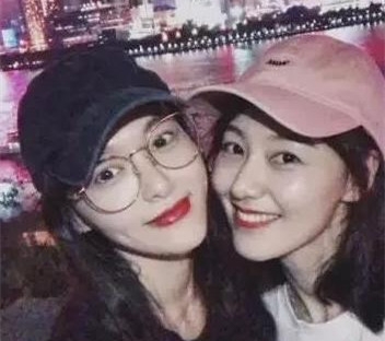 唐嫣婚礼伴娘曝光 疑似是东方卫视主持人王冠