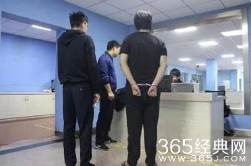 女演员被群演抢劫 被抢是一位22岁的横漂小齐