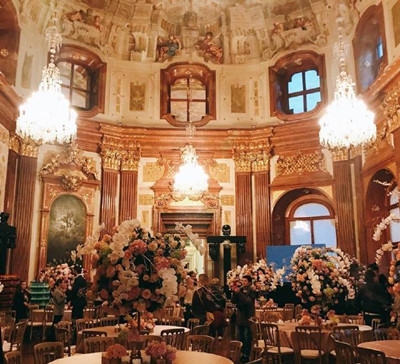 唐嫣罗晋典礼场地价格曝光 每半小时1.2万元 相当昂贵