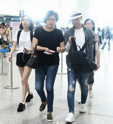 李咏生前最后一条微博 感谢妻女及所有人