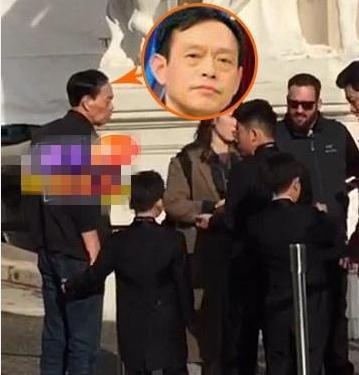 唐嫣罗晋婚后首现身 两人牵手同行 十分低调