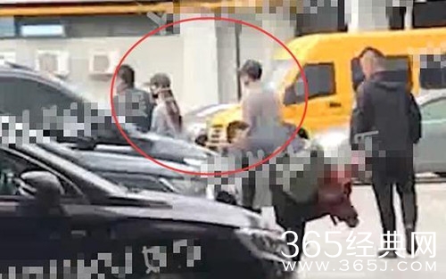 唐嫣罗晋婚后首现身 两人牵手同行 十分低调