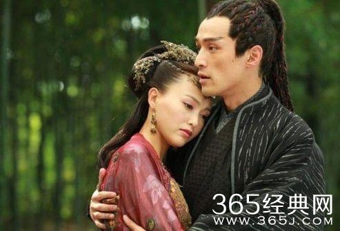 胡歌在唐嫣婚礼上唱歌 声音浑厚 十分好听