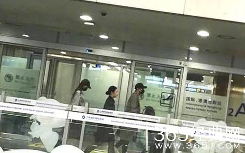 唐嫣罗晋婚后首现身 两人牵手同行 十分低调