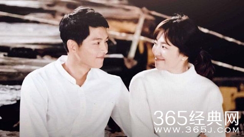 宋仲基婚前买白玫瑰 且一直没有间断 十分甜蜜