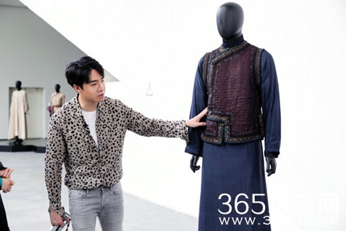 匠心传奇迎来匠心大使俞灏明 带你走进叶锦添的艺术世界