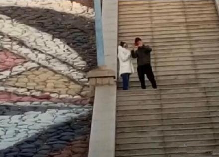 冯绍峰换头像 疑暗示赵丽颖怀孕 坐等官宣