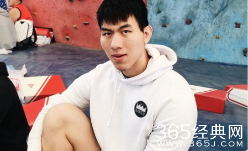 这就是灌篮3V3的比赛中 铁牛张鸿林轻松取胜