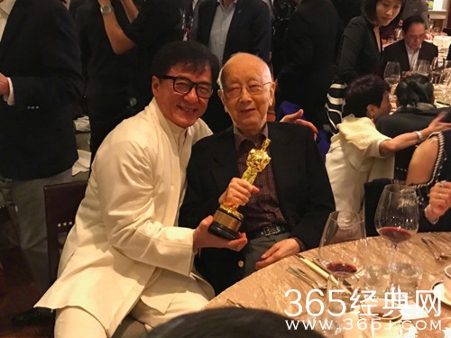 成龙悼念邹文怀：我会一直记得您教导我的那些话