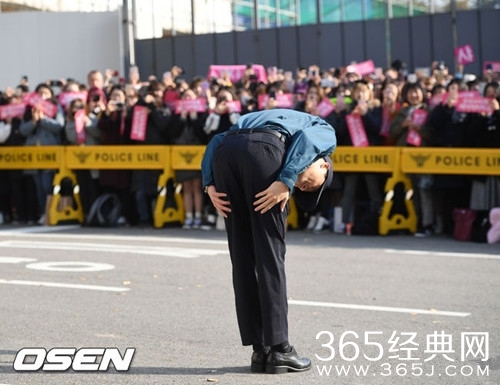 金俊秀正式退伍 将于7日举行粉丝见面会