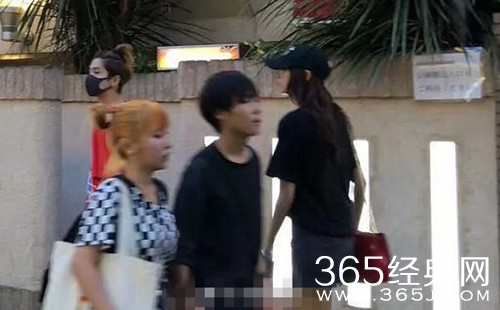 鹿晗方辟谣演唱会求婚关晓彤：假的，根本没有的