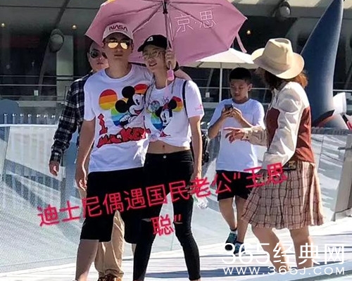 网友日本偶遇王思聪陈雅婷 一副热恋中小情侣的模样