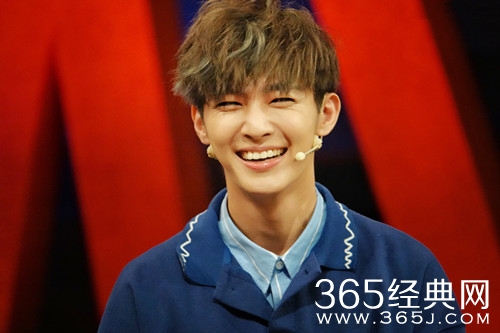 炎亚纶被曝劈腿三男 本人回应：私下场合的互动