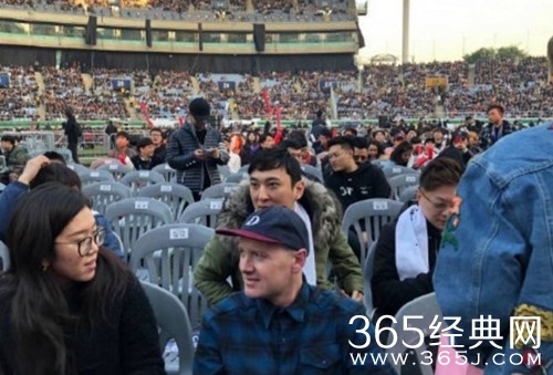 王思聪庆祝IG夺冠掷百万办抽奖 网友踊跃参与