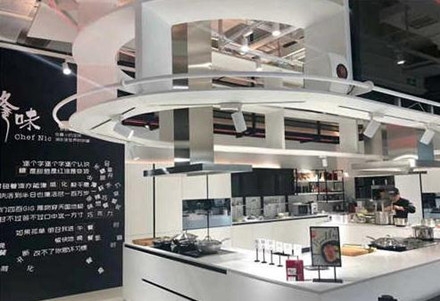 谢霆锋炸酱面卖68一碗 顾客：吃了个鸡蛋方便面