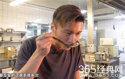 谢霆锋炸酱面卖68一碗 顾客：吃了个鸡蛋方便面