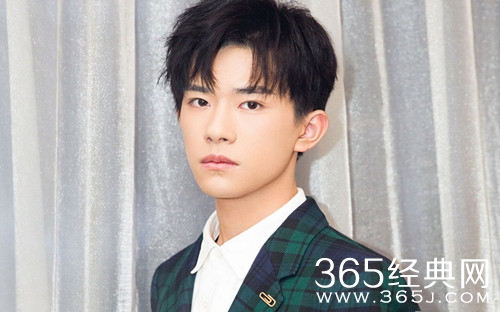 易烊千玺自曝与刘昊然一起上课 还表示自己爱坐第一排