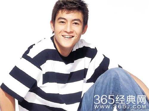 陈冠希钱买不了榜 疑似暗讽吴亦凡粉丝花钱刷榜